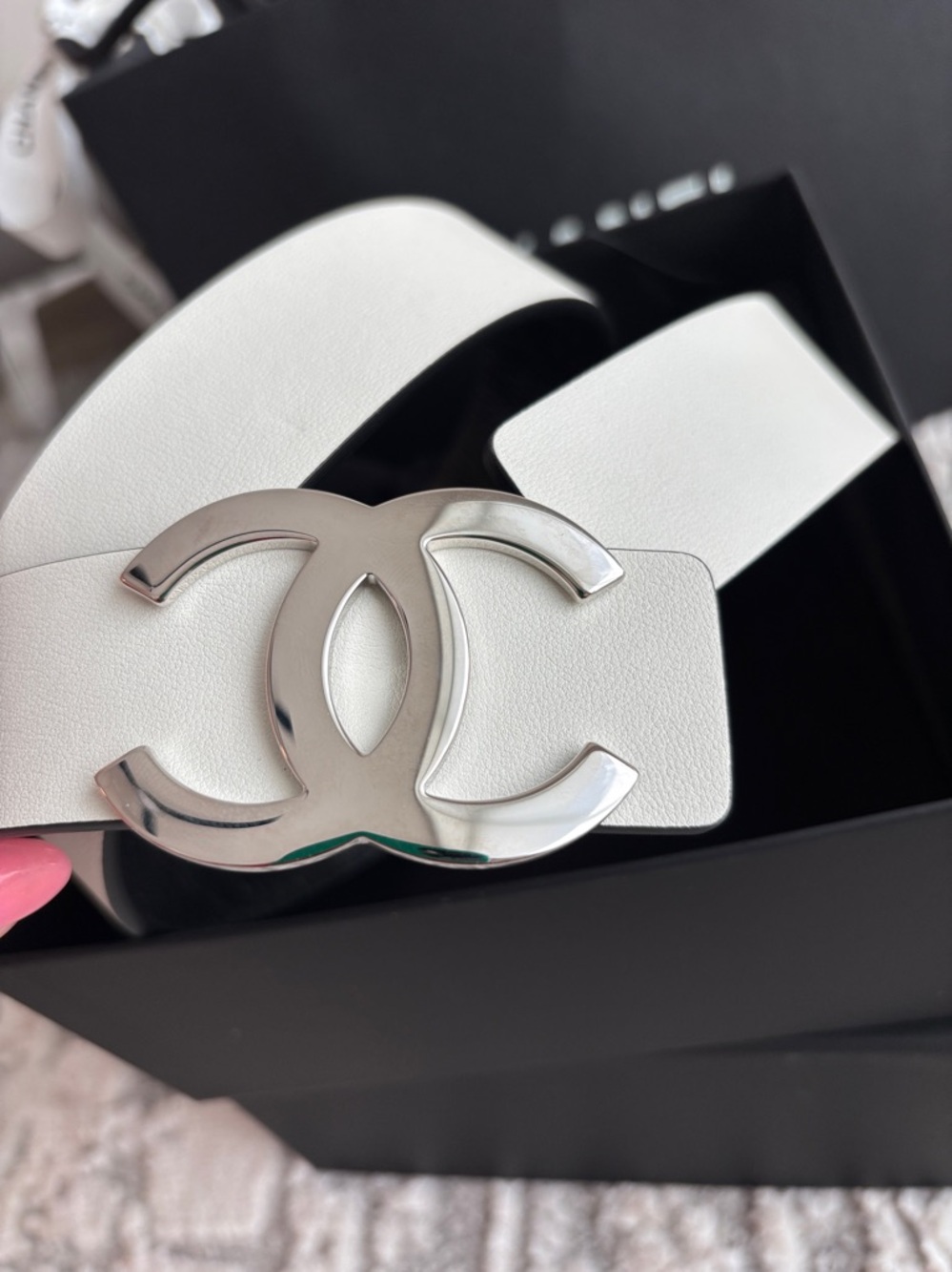 Authentic Chanel Leather Woman Belt, V/White size 80 - Picture 2 of 6